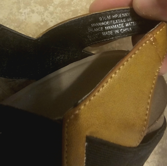 Ladies, Size 9.5M, Comfort Sandle - Picture 3 of 4